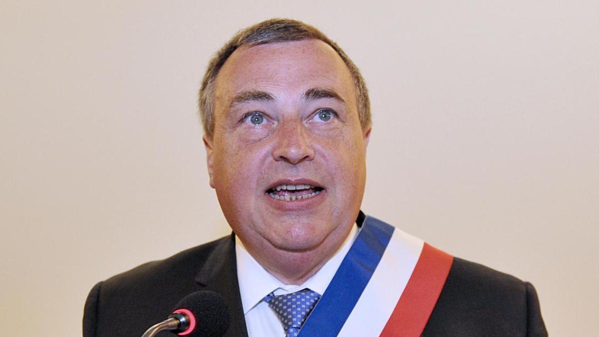 Le maire d'Orléans multiplie son salaire par quatre