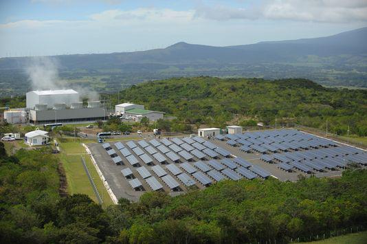La ferme solaire Miravalles, au Costa Rica. RODRIGO ARANGUA/AFP