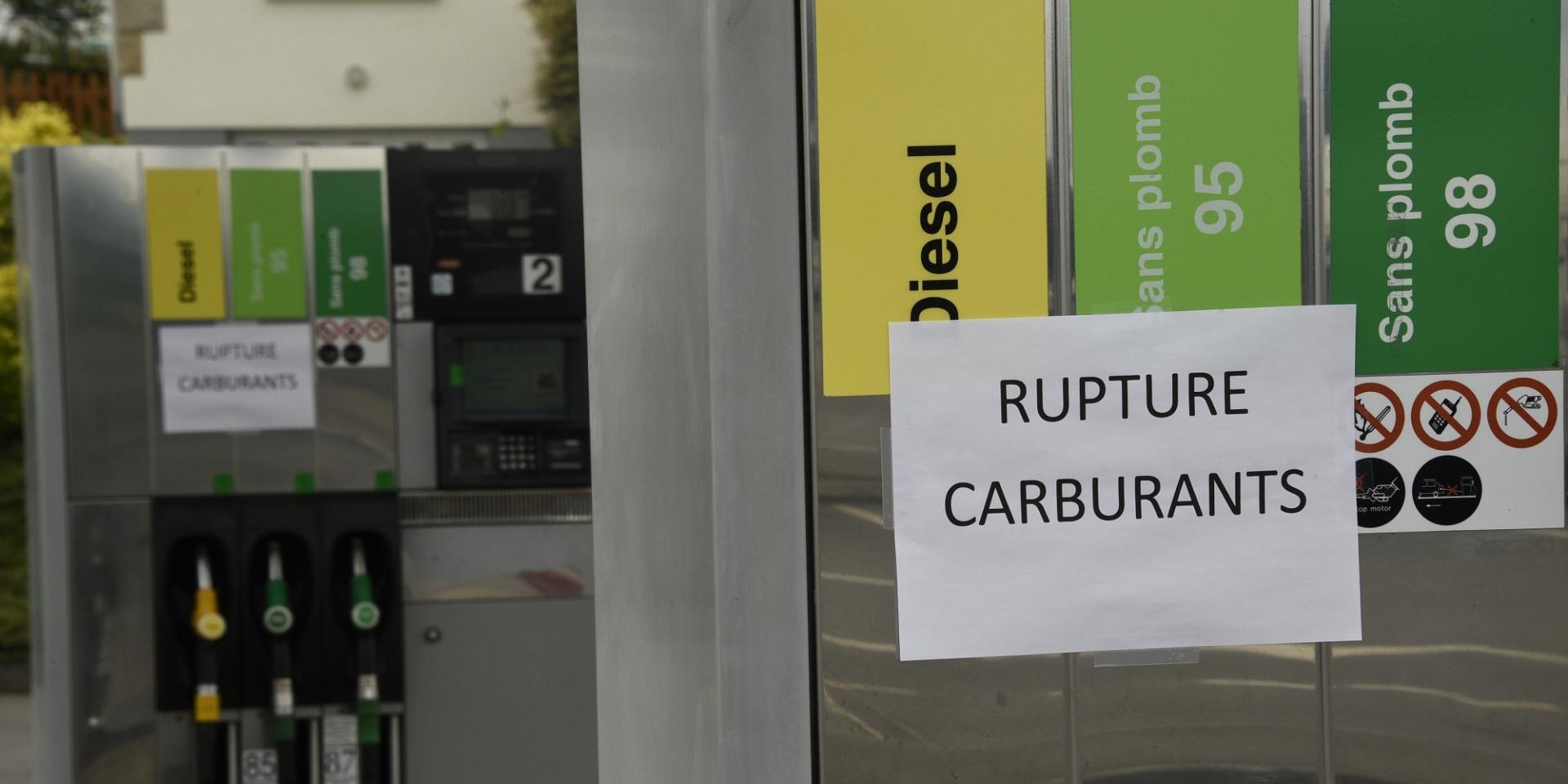 S0 transport de carburant la greve se poursuit la penurie guette a paris 404234